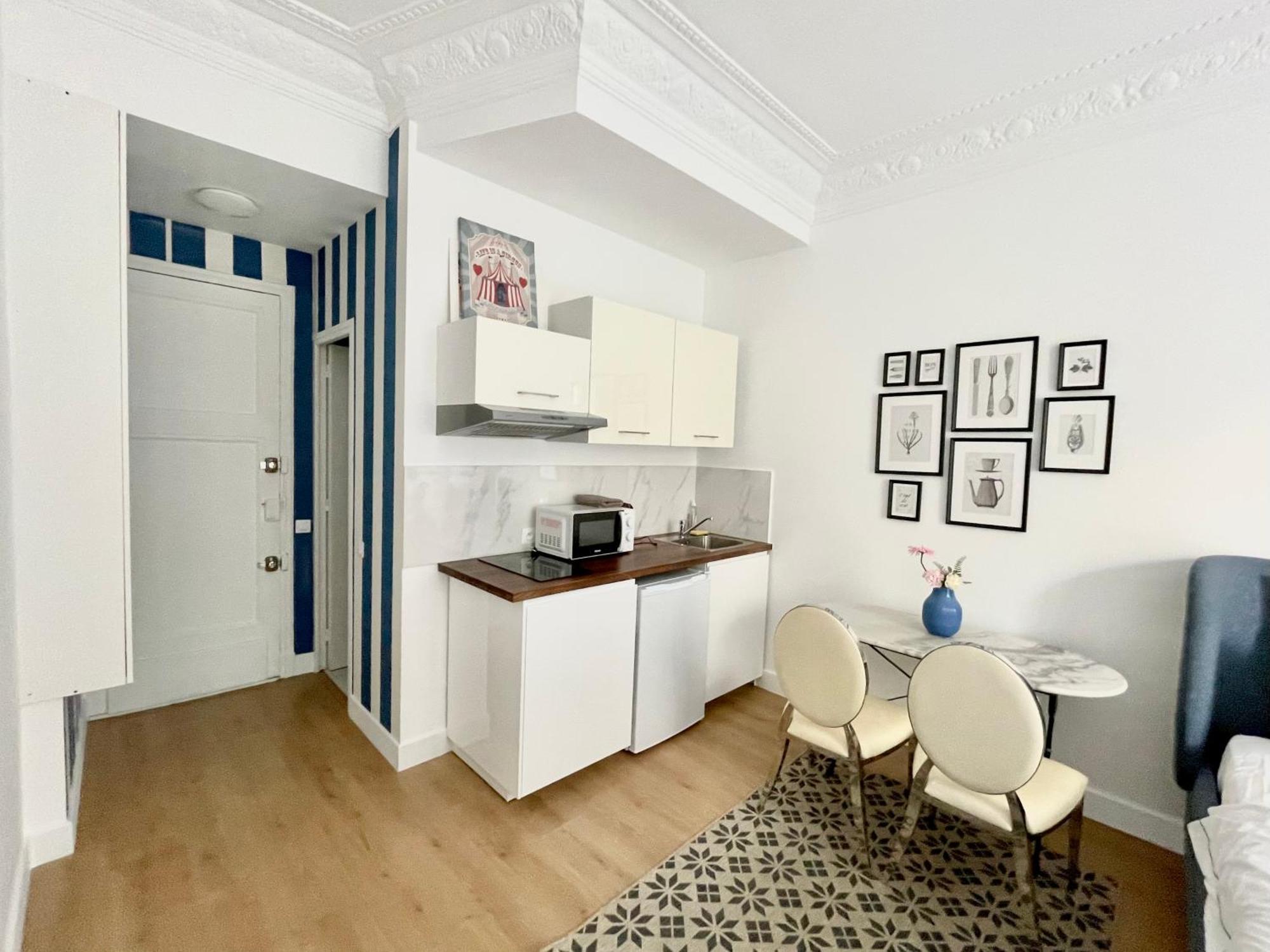 Apartment 2 Steps From The Sea Near The Negresco